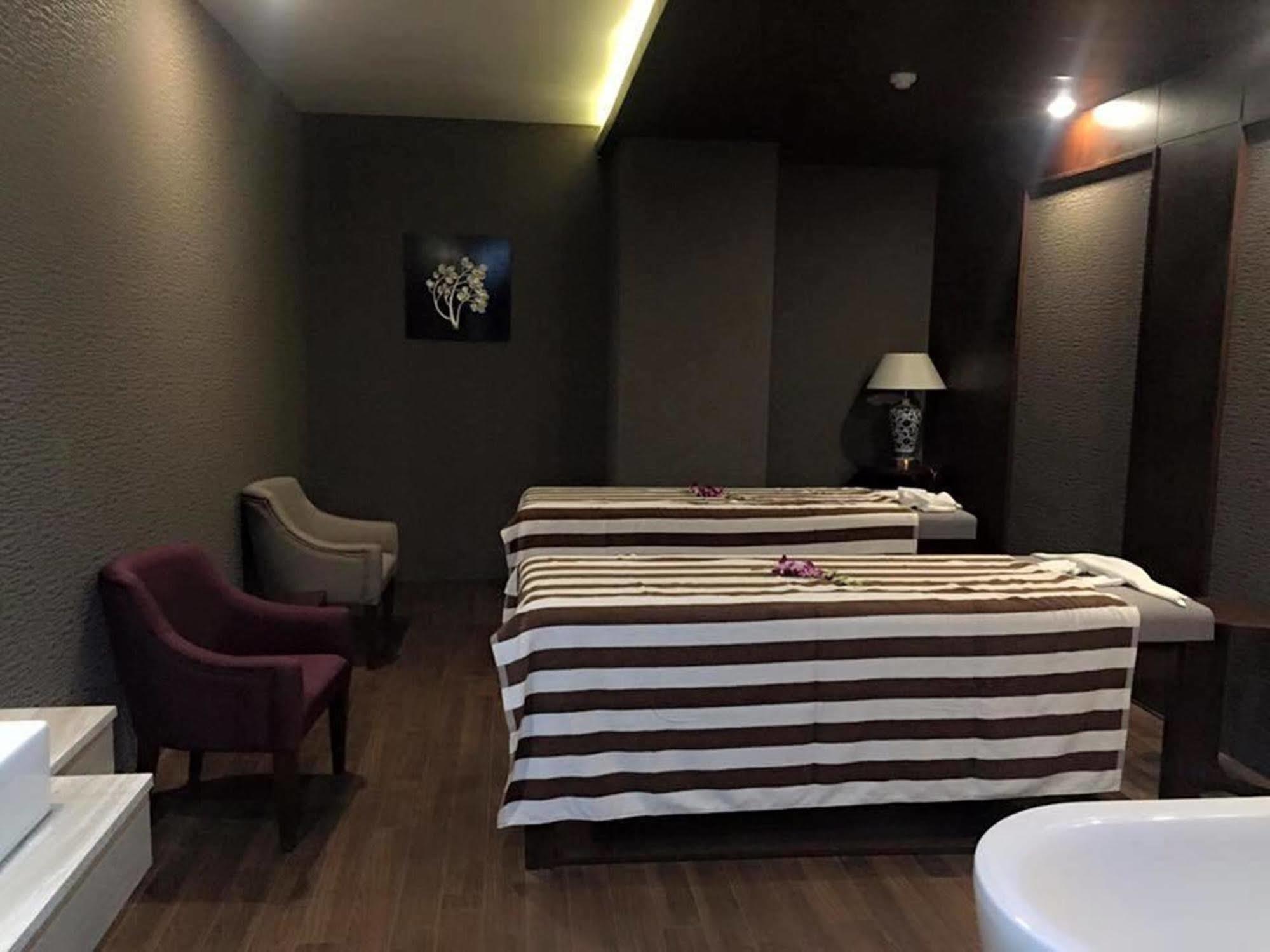 Le Indochina Hotel Bắc Ninh Esterno foto